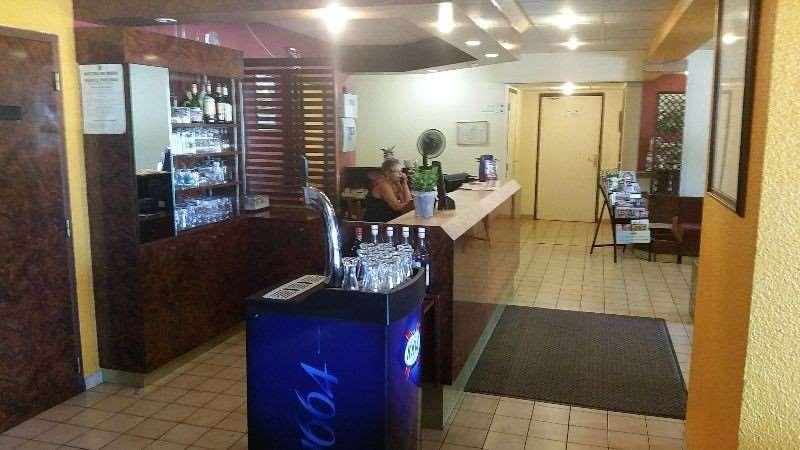 Brit Hotel 사르게민즈 내부 사진